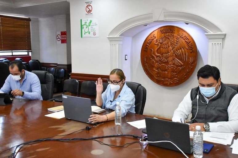 Todas las fracciones aprobaron otorgar las becas aunque hubo algunos señalamientos por parte de los regidores de la oposición.