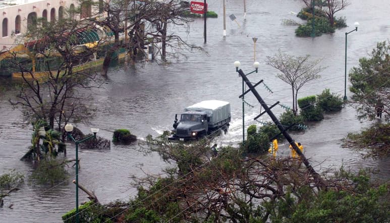 El primer sitio lo ocupa el huracán Wilma de 2005, con un impacto de 2 mil 322 millones de dólares. (ARCHIVO)