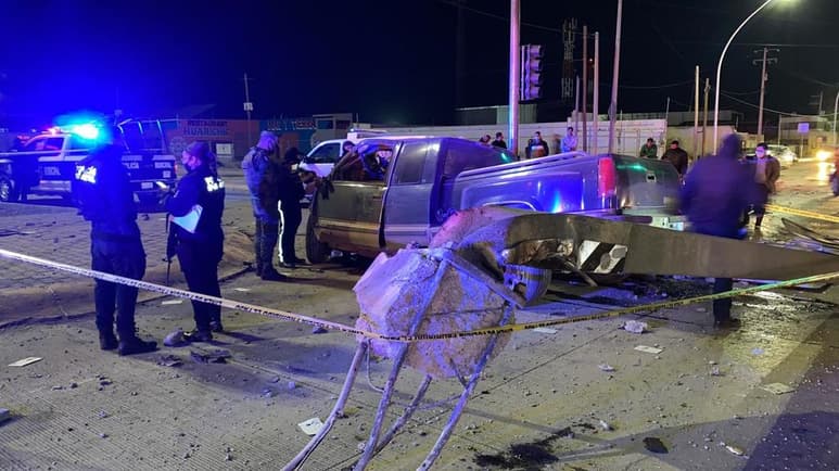 Murió el señor Martín Chávez Cárdenas, de 52 años de edad, quien manejaba una camioneta Chevrolet, pick up, modelo 1997, color azul. (EL SIGLO DE TORREÓN)