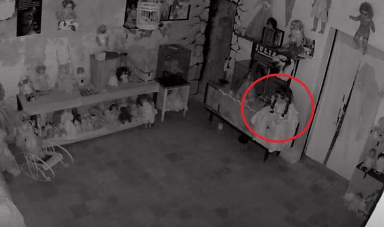 La muñeca fue captada por las cámaras de seguridad del Museo Paranormal, en Mérida, Yucatán (CAPTURA)