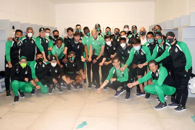 Félix Torres ha recibido apoyo del resto del plantel tras enfrentar presuntos insultos racistas ante el Atlético de San Luis. (ESPECIAL)