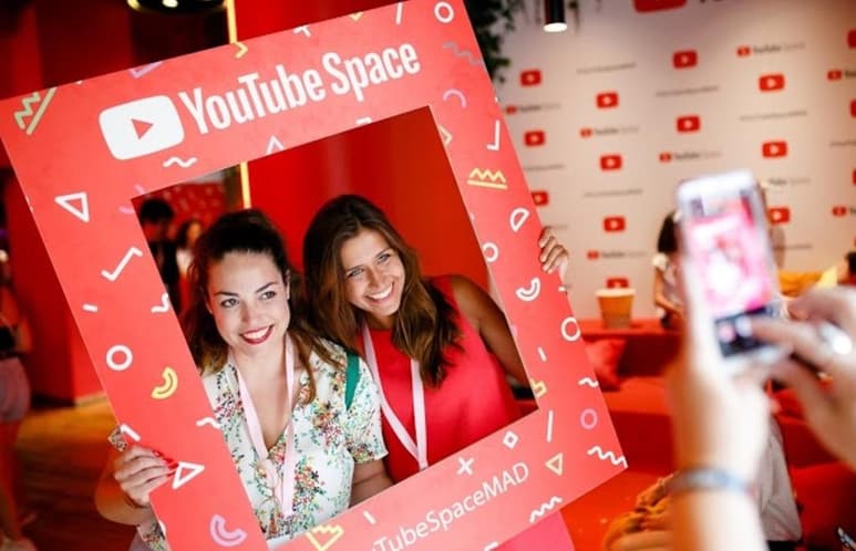 La pandemia ha llevado a la plataforma de YouTube a cambiar varios de sus eventos dedicados a los creadores de contenido (ESPECIAL)