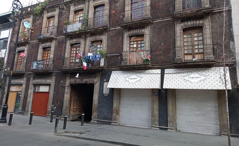 Elementos de la policía capitalina, Guardia Nacional y fiscalía capitalina, ejecutaron seis órdenes de cateo en el número 86 de la calle República de Cuba, en la alcaldía Cuauhtémoc, predio relacionado con la muerte de los dos niños mazahuas, quienes fueron descuartizados. (ARCHIVO)