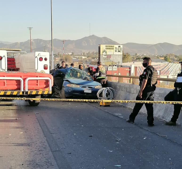 Los agentes aseguraron el área y los elementos de Tránsito desviaron el trafico. (EL SIGLO DE TORREÓN)