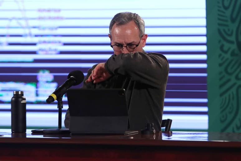 El subsecretario López-Gatell se contagió casi un año después de que inició la epidemia. (ARCHIVO)