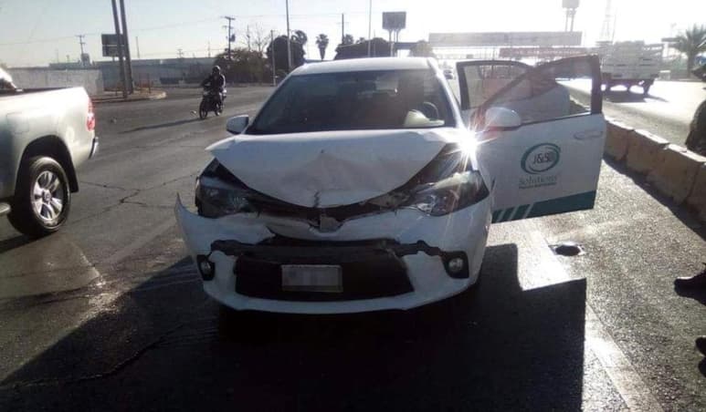 El automóvil siniestrado fue trasladado a las instalaciones del corralón municipal. (EL SIGLO DE TORREÓN)