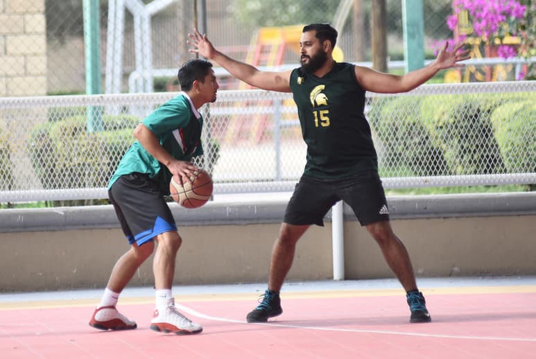 Luego de una jornada cargada de sorpresas en la que cayeron dos invictos, esta mañana se disputa una nueva fecha en la Liga Dominical de Baloncesto, organizada por el Proyecto Laguna Basquet, que presenta ocho juegos en la cancha principal del Parque Fundadores, en la zona poniente de la ciudad. (Especial)