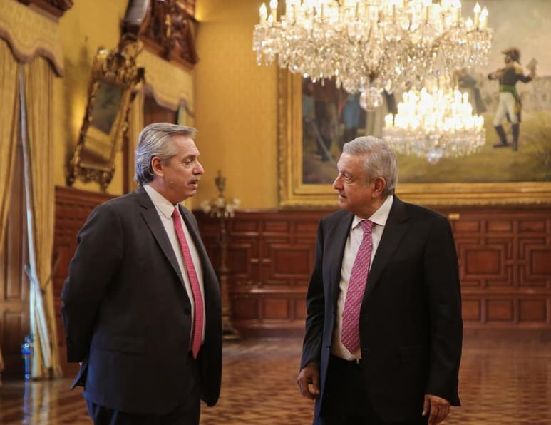 El Gobierno mexicano y el de Argentina buscarán consolidar su histórico acercamiento con la próxima visita del presidente argentino Alberto Fernández a México y una alianza por las vacunas de COVID-19 para afianzar su liderazgo en Latinoamérica. (ARCHIVO)