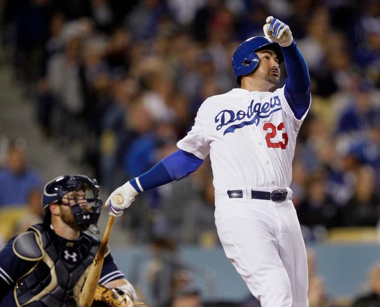 Adrián “El Titán” González, está cada vez más cerca de repartir batazos en los estadios de la Liga Mexicana de Beisbol, al incrementarse los rumores en torno a su incorporación a los Mariachis de Guadalajara, franquicia de expansión en la liga de pelota profesional más antigua y renombrada del país. (CORTESÍA)