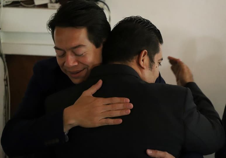 El líder nacional de Morena, Mario Delgado Carrillo expresó a través de sus redes sociales sus condolencias a la familia del senador de la República por el estado de Morelos, Radamés Salazar Solorio, quien falleció este domingo 21 de febrero víctima del COVID-19. (ESPECIAL /TWITTER)