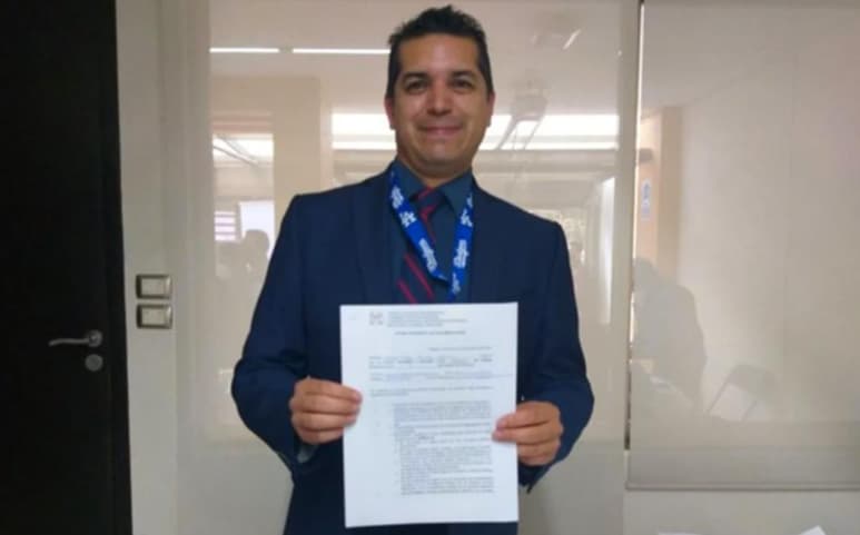 El periodista Víctor Hugo Arteaga, quien busca la candidatura a la diputación del Distrito X Urbano Local en Xalapa, Veracruz, asegura que el reciclado de políticos señalados de corrupción favorecen candidaturas emanadas de la sociedad civil. (EL UNIVERSAL)