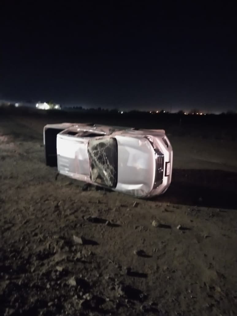 El vehículo fue retirado del lugar con la ayuda de una grúa. (EL SIGLO DE TORREÓN)