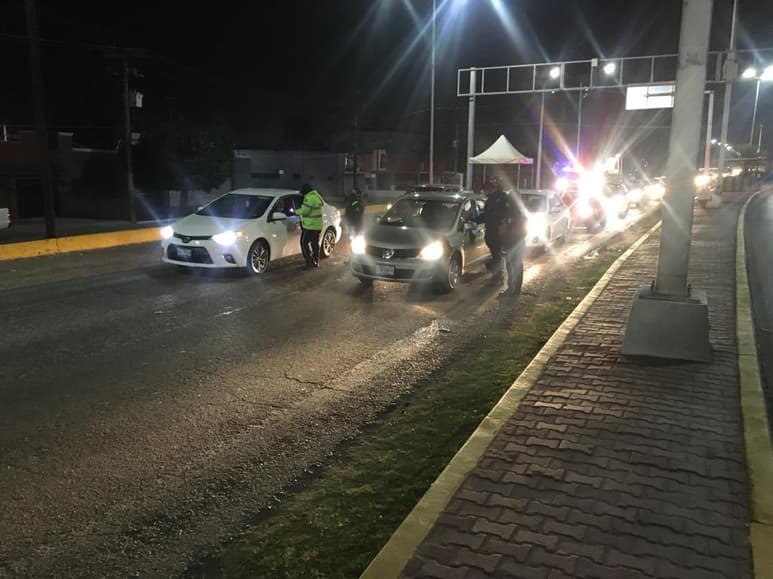 Los filtros de revisión se instalaron de manera itinerante en las principales vialidades del municipio. (EL SIGLO DE TORREÓN)