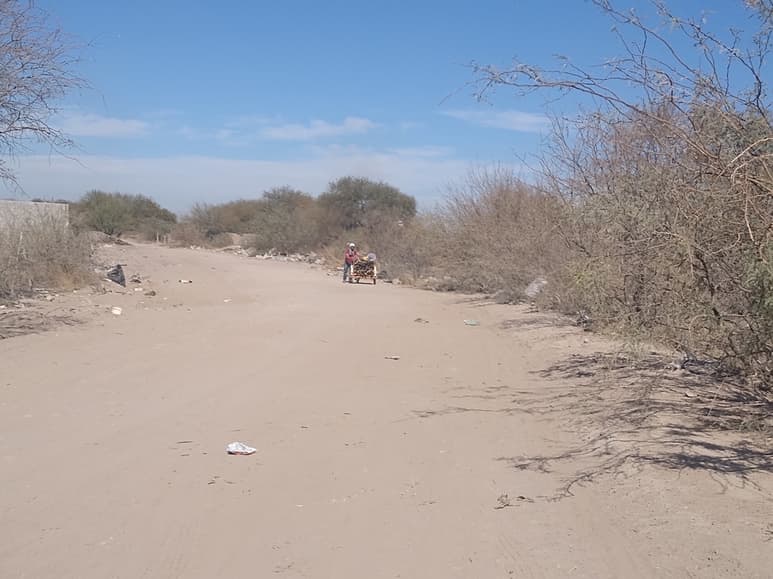 Solo en promesa ha quedado el mejoramiento del camino al panteón a habitantes del ejido Santo Niño. (EL SIGLO DE TORREÓN)