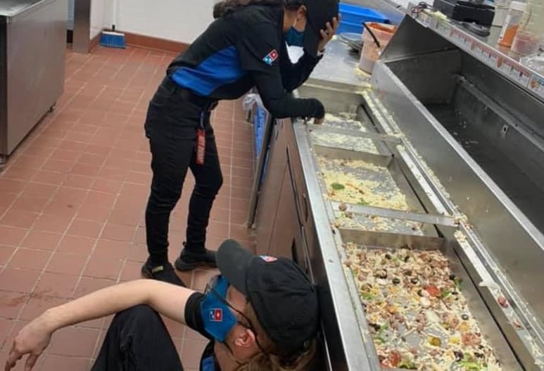 Debido a la escases de alimento en Texas, la pizzería se abarrotó en los últimos días (FACEBOOK)
