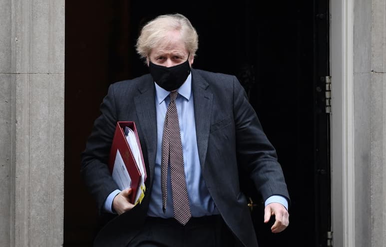 El acelerado programa de vacunación en el Reino Unido puede permitir eliminar las restricciones al contacto social a finales de junio en Inglaterra, según la hoja de ruta 'cauta, pero irreversible', que anunció este lunes el primer ministro británico, Boris Johnson. (ARCHIVO) 
