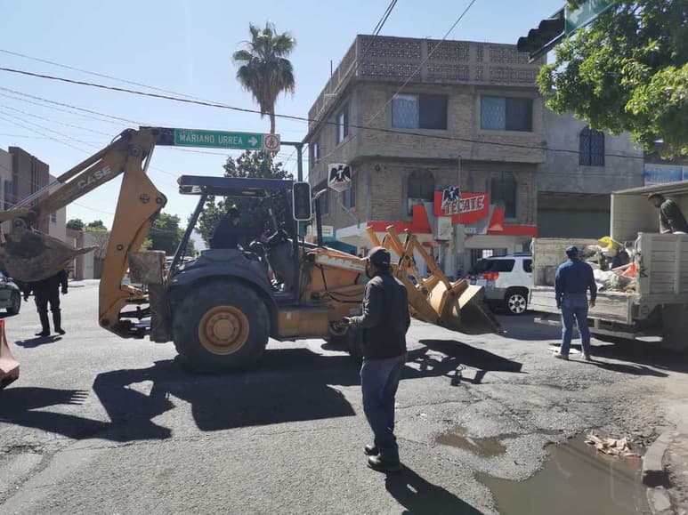Ante las obras, Sideapa pidió comprensión a los automovilistas que cruzan por esta vialidad. (EL SIGLO DE TORREÓN)