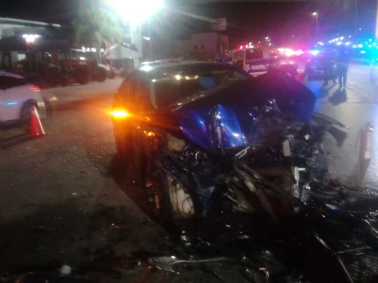 El operador del tráiler deberá cubrir los daños ocasionados; el conductor del Ford fue detenido.