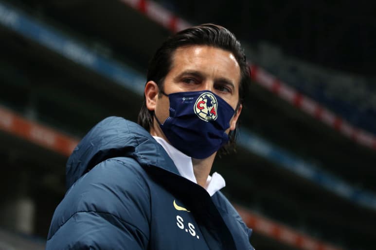 La confusión sucedida con Federico Viñas, la noche del sábado, le ha costado tres puntos al América... Y uno de los mayores ridículos en la historia del balompié nacional. (JAM MEDIA)
