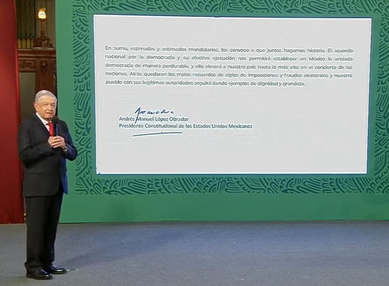 En conferencia de prensa a la que asiste como invitado especial el presidente de Argentina, Alberto Fernández, el titular del Ejecutivo federal llamó a los mandatarios locales a no permitir que se utilice el presupuesto público, ni que se apoye a ningún candidato de ningún partido y denunciar la entrega de dinero proveniente del crimen organizado o de cuello blanco.
(YOUTUBE)