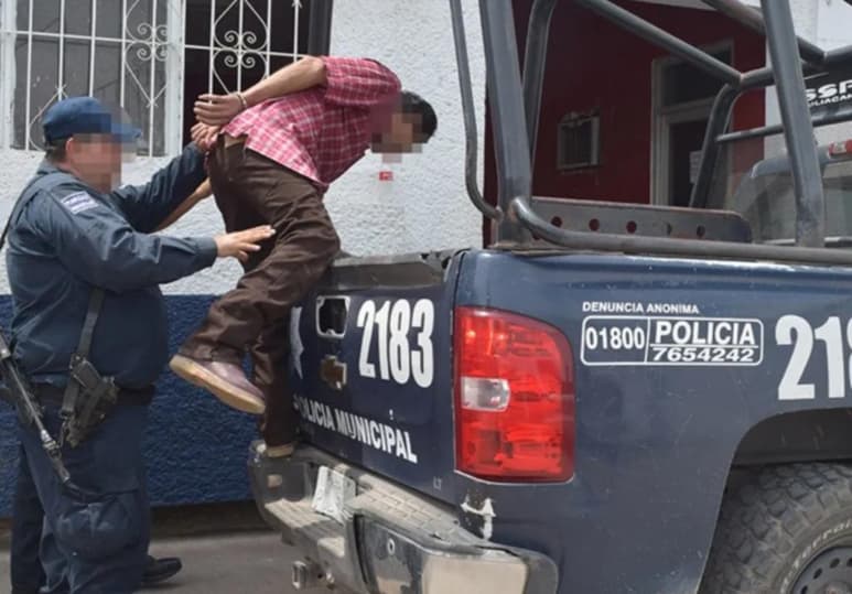 En las investigaciones del feminicidio agravado por razón de parentesco, se conoció que el imputado, padece de problemas de esquizofrenia, por lo que se encuentra bajo tratamiento médico, desde hace más de cuatro años.
(ESPECIAL)