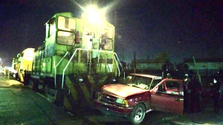Se le atravesó al paso a una maquina del ferrocarril que salía de la siderúrgica y sobrevino la colisión
