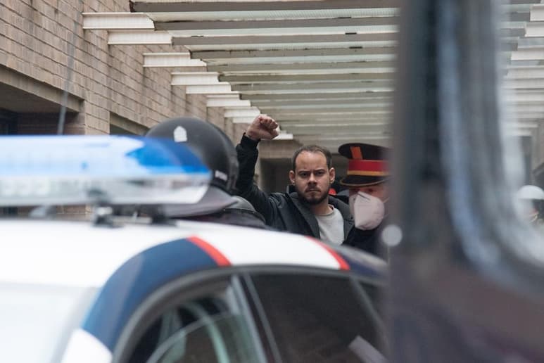 Varios raperos mexicanos condenaron este martes el encarcelamiento del español Pablo Hasel, condenado a nueve meses de prisión por enaltecimiento del terrorismo e injurias a la corona. (ARCHIVO)