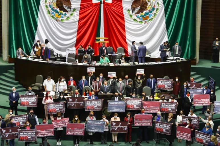 Dicho dictamen fue reservado en su totalidad, es decir, todos los artículos de la reforma fueron impugnados, motivo por el cual la discusión en lo particular se extendió hasta la madrugada.