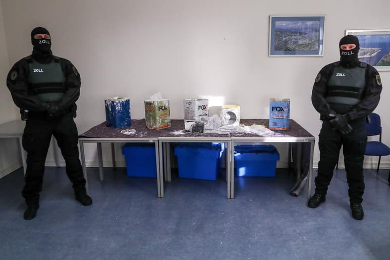 La aduana alemana halló más de 16 toneladas de cocaína en contenedores que arribaron a Hamburgo desde Paraguay, informaron las autoridades el miércoles. Otras 7.2 toneladas fueron incautadas en Bélgica y un sospechoso fue detenido en Holanda. (EFE)