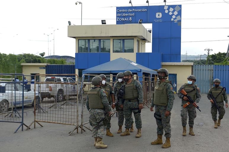 A 79 ascendió este miércoles el número de fallecidos en una cadena de violentos enfrentamientos en tres centros penitenciarios de Ecuador, atribuida por las autoridades a una disputa entre bandas por el control de las prisiones. (ARCHIVO)