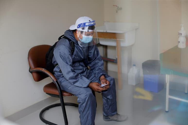 Tener fiebre impedirá votar en las elecciones generales de Perú que se celebrarán el domingo 11 de abril, donde se han establecido una serie de medidas para evitar contagios de COVID-19 durante esa jornada electoral. (ARCHVIO)