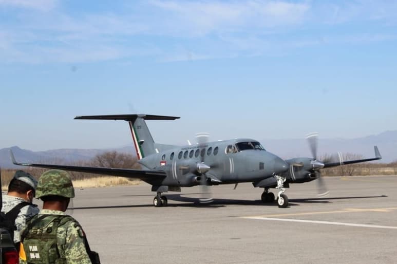 El biológico llegó ayer en un avión de la Fuerza Aérea Mexicana.