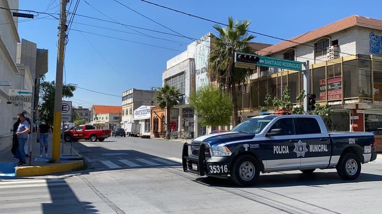 Los elementos realizaron el aseguramiento del hombre y de una camioneta Dodge Durango, para finalmente retirarse.