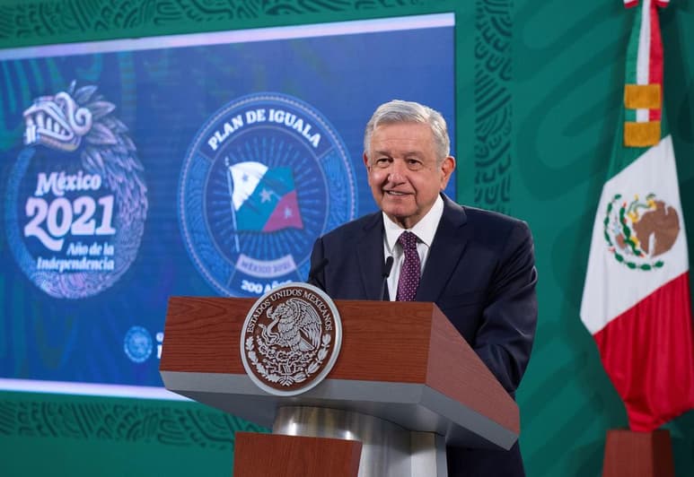 Durante su conferencia de prensa, en Palacio Nacional, el titular del Ejecutivo reiteró que con las reformas que se discuten en el Congreso para reformar la Ley de la Industria Eléctrica, mantendrá su compromiso de no aumentar el precio del servicio de la luz.