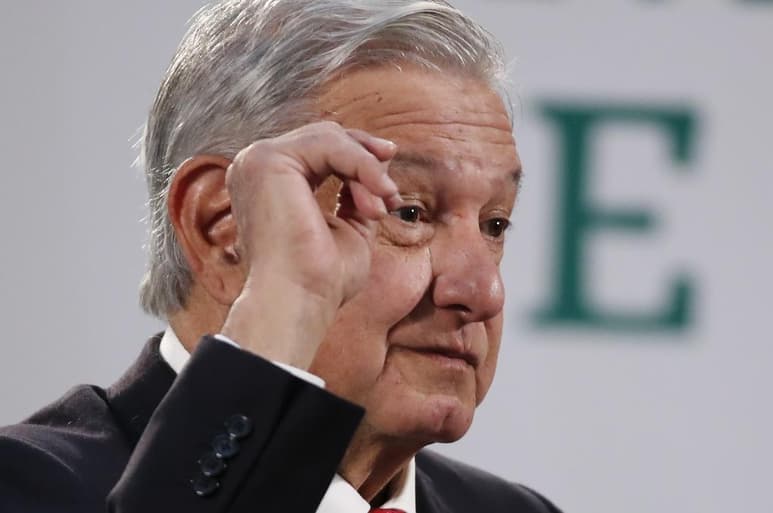 'Solicitaron a la Presidencia, una persona, un ciudadano, al Instituto de Transparencia, le preguntaron que cuánto papel sanitario usaba yo, que cuánto gastábamos', mencionó López Obrador.
(ARCHIVO)