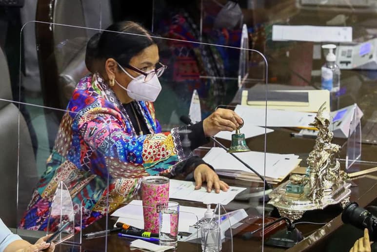 La presidenta de la Cámara de Diputados, Dulce María Sauri (PRI), informó que ya recibió la carta del presidente, Andrés Manuel López Obrador, para solicitar una investigación a la Auditoría Superior de la Federación por el escándalo en el cálculo del costo del Nuevo Aeropuerto. (ARCHIVO)
