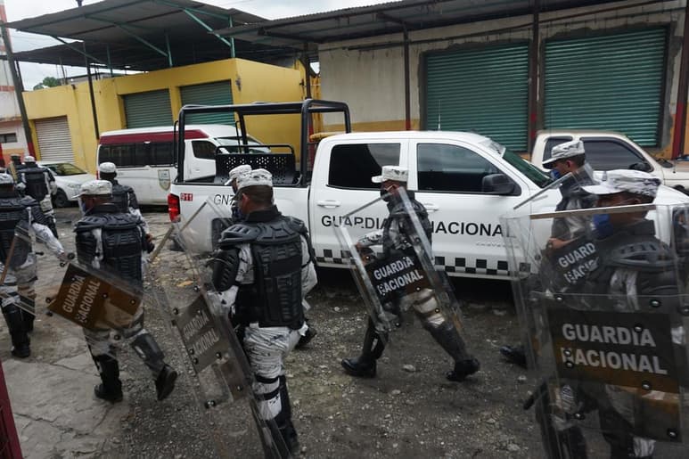 El presidente Andrés Manuel López Obrador señaló que si es necesario y lo solicitan los gobiernos estatales, la Guardia Nacional va a proteger a los candidatos a cargos públicos durante las elecciones de este año.
(ARCHIVO)