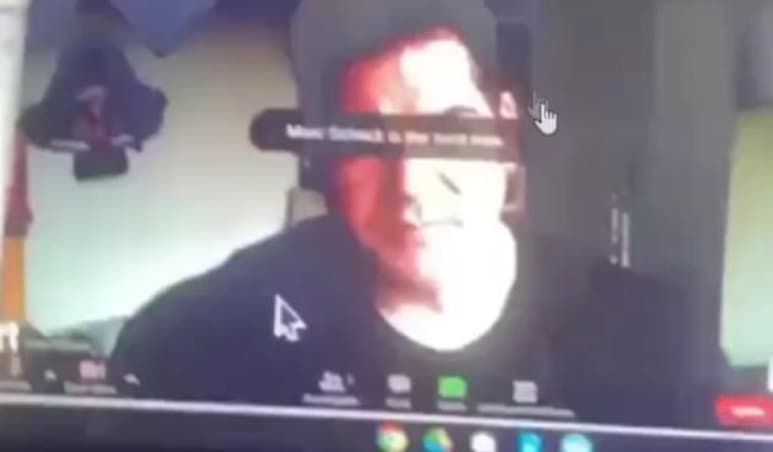 El maestro se encuentra bajo investigación por parte de las autoridades de la escuela (ESPECIAL)