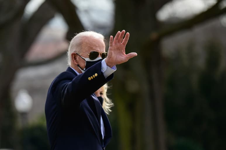 La aprobación por la cámara baja del paquete de 1.9 billones de dólares para aliviar los efectos del COVID-19 y reactivar la economía recibió el sábado el elogio del presidente Joe Biden. (Agencias)
