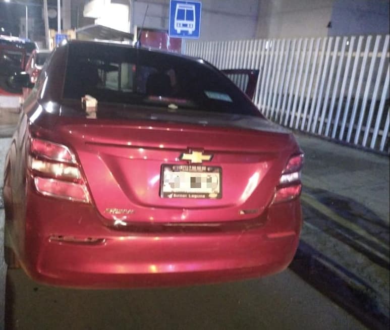 La noche del viernes se registró un choque por alcance en la zona Centro de la ciudad de Torreón, la conductora señalada como responsable se encontraba en estado de ebriedad. (Especial)