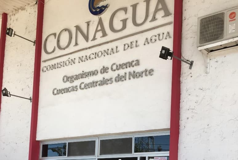 En el marco de lo dispuesto por la Ley de Aguas Nacionales, la Comisión Nacional del Agua (Conagua), a través de su Organismo de Cuenca Cuencas Centrales del Norte, realizó tres clausuras en la Región Lagunera debido a que se detectaron irregularidades que trasgredían lo dispuesto por la legislación vigente. (El Siglo de Torreón)