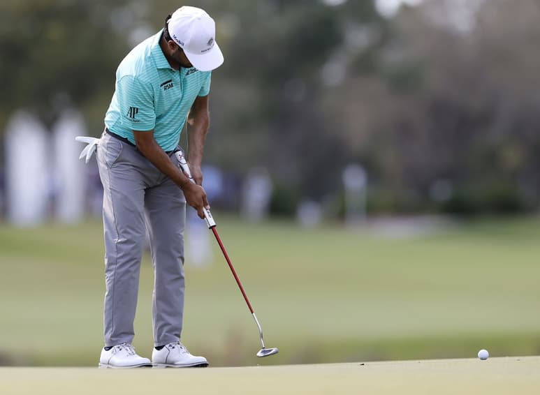 En el día de su cumpleaños, Abraham Ancer terminó la tercera ronda dos golpes abajo del par para ponerse -9, a seis golpes del líder.