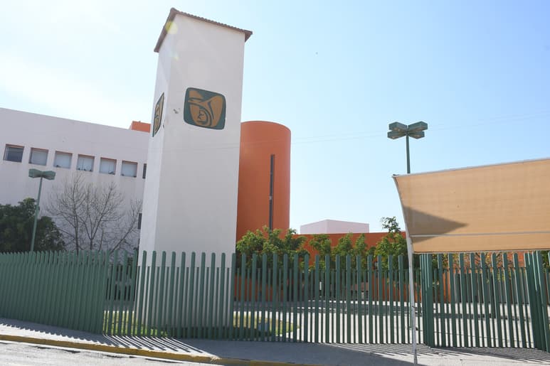 El menor de edad perdió la vida mientras recibía atención médica en la Clínica 51 del Instituto Mexicano del Seguro Social. (EL SIGLO DE TORREÓN)