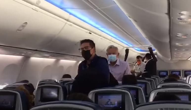 Un grupo de cinco pasajeros que viajaban de Guadalajara a la Ciudad de México, en el mismo vuelo que el presidente Andrés Manuel López Obrador, lanzó gritos e insultos al mandatario durante el proceso de desembarque, una vez que el avión aterrizó en el Aeropuerto de la Ciudad de México. (ESPECIAL)