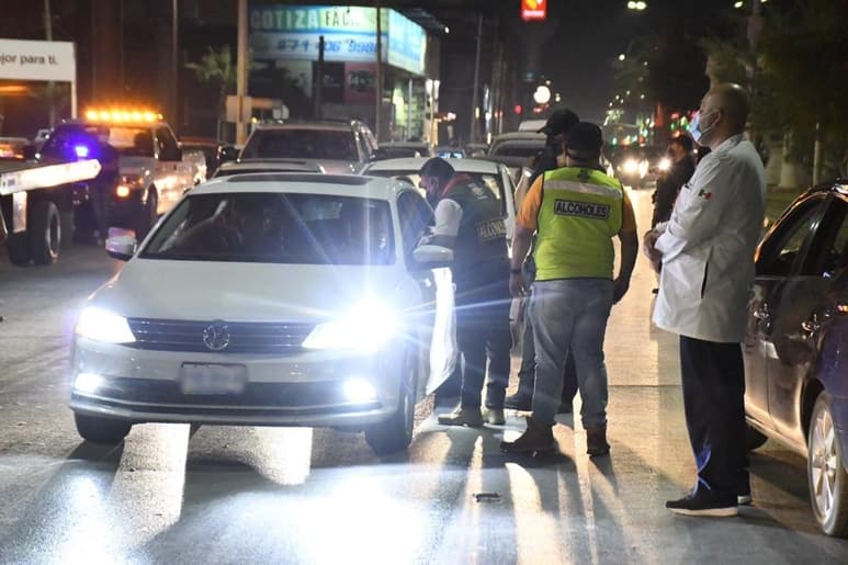Este fin de semana se instalaron dos filtros itinerantes en el bulevar Independencia con el fin de detectar situaciones irregulares. (FERNANDO COMPEÁN)