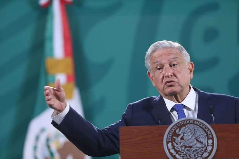 El titular del Ejecutivo federal comparó al coronavirus como 'un huracán' que afecta al cuerpo. (EL UNIVERSAL)