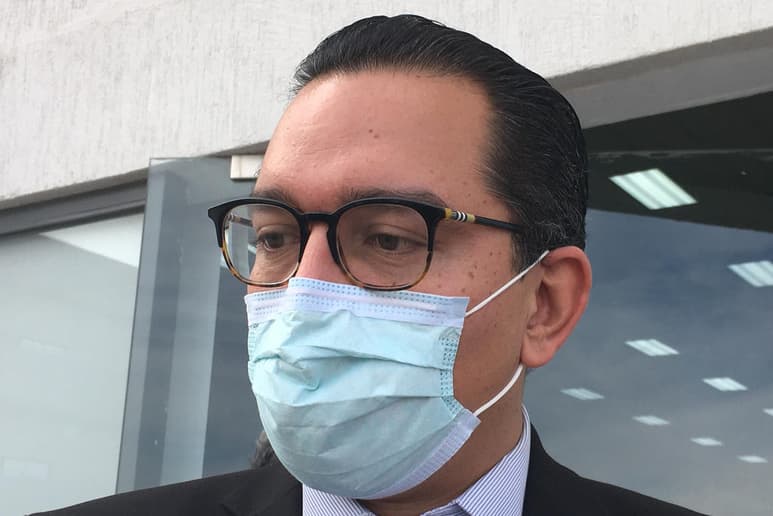 Centeno Reyes dijo que hay interés de las empresas por invertir porque ven oportunidades de crecimiento y desarrollo pero se pierde y se aleja esa posibilidad ante la falta de certeza jurídica, por lo que ningún empresario está dispuesto a arriesgar su dinero si no hay certeza, al menos, sobre las reglas del juego.
(EL SIGLO DE TORREÓN)
