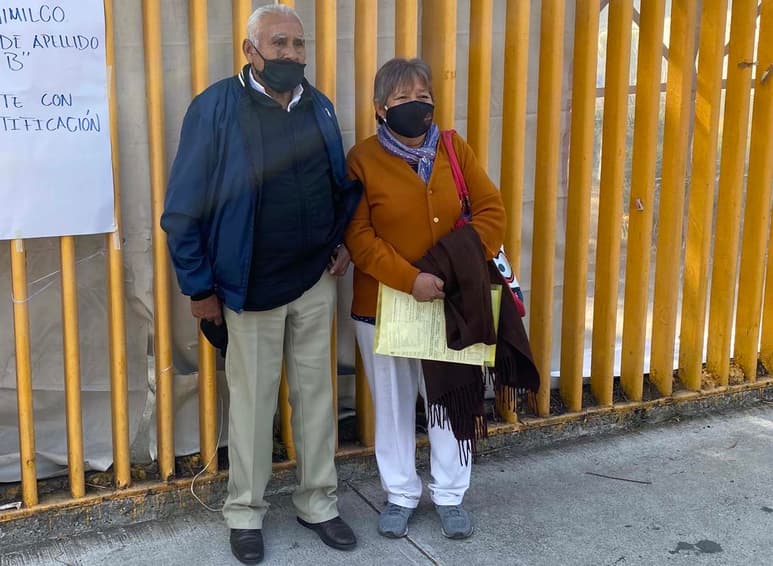 La Secretaría de Bienestar en la región norte de Coahuila dio a conocer que, inició el proceso de registro para los adultos mayores que deseen recibir la vacuna anti-COVID, por lo cual deberán acudir a las instalaciones del CONALEP de Piedras Negras para dejar sus datos. (ARCHIVO)