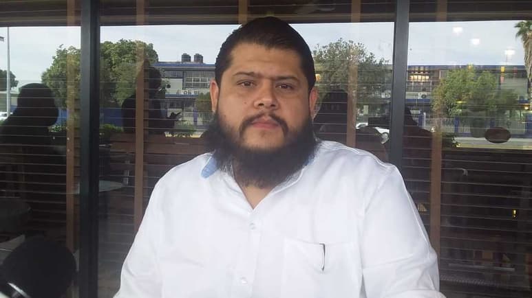 Carlos Daniel Córdova Contreras se registró como aspirante del PAN a una diputación local por el Distrito 12 de Gómez Palacio.