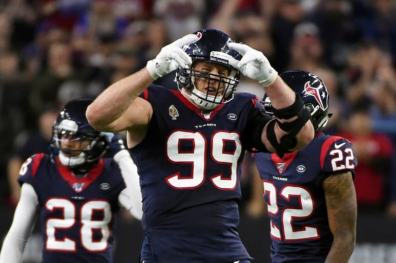 Tras 10 temporadas con los Texanos de Houston, J.J. Watt firmó por dos campañas con los Cardenales de Arizona, quienes buscan regresar a la postemporada por primera vez desde 2015. (ARCHIVO)